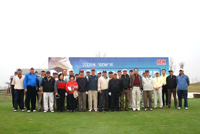 春雨潤青坪，揮桿綠意間 ——2009年春季天津外企高爾夫球邀請賽開桿